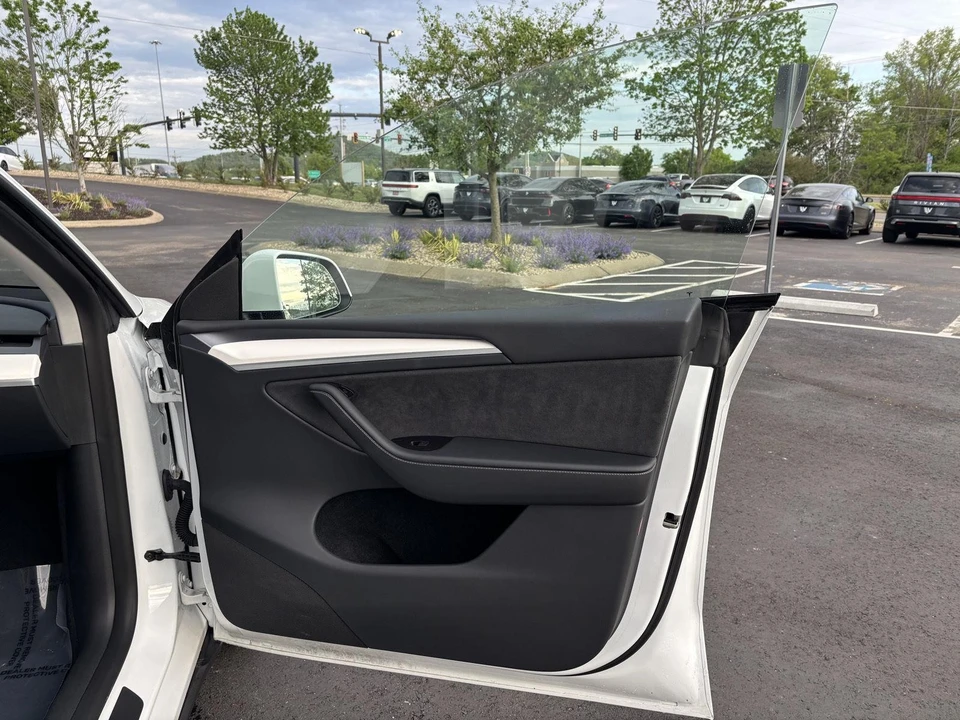 2023 Tesla Model Y - Image 13 of 18