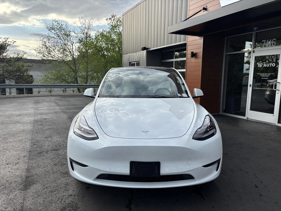 2023 Tesla Model Y - Image 3 of 18
