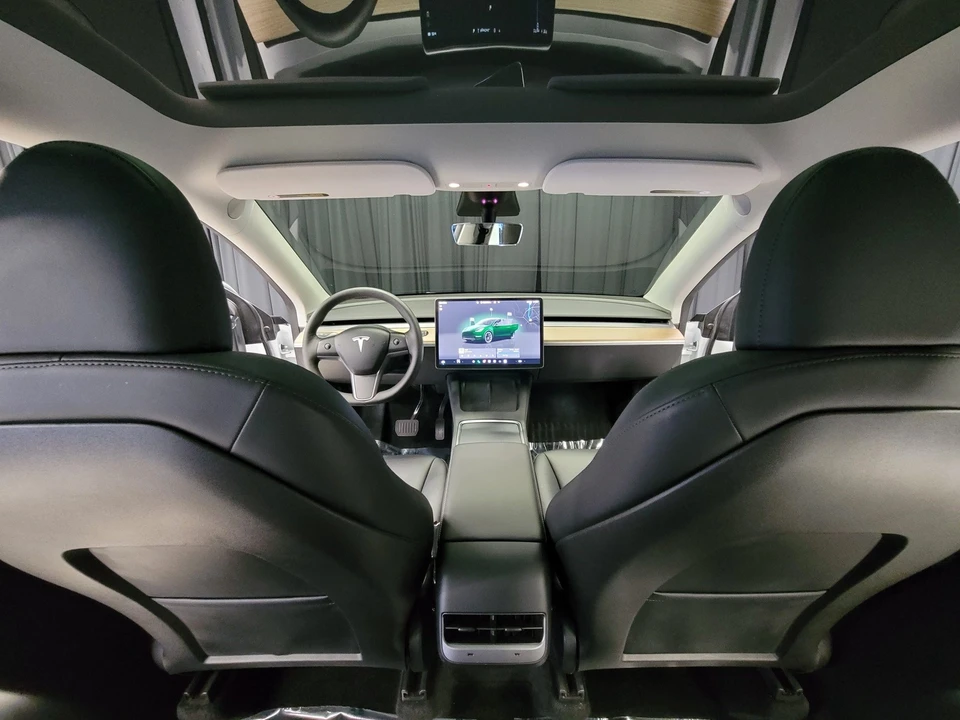 2023 Tesla Model Y - Image 2 of 12