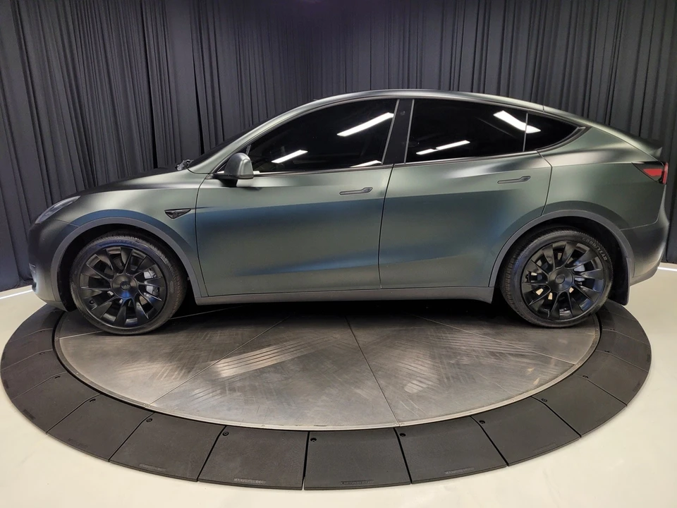 2023 Tesla Model Y - Image 8 of 12