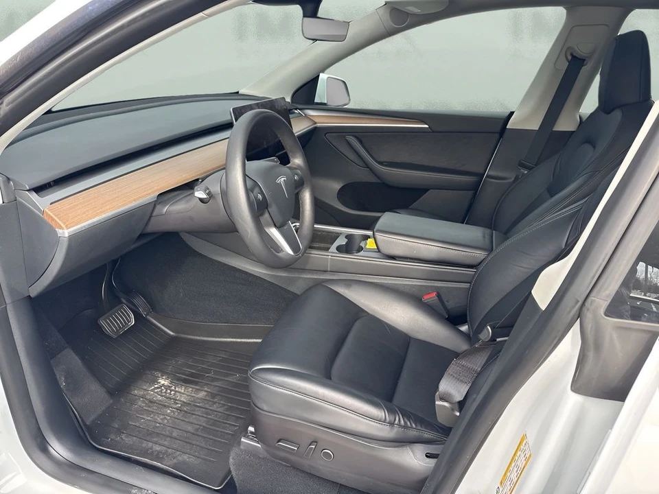 2023 Tesla Model Y - Image 9 of 12