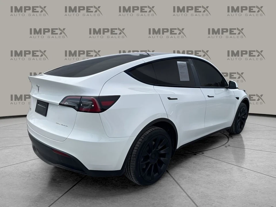2023 Tesla Model Y - Image 5 of 12