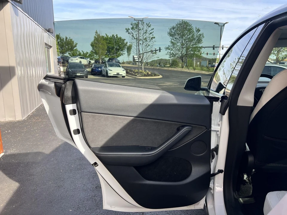 2023 Tesla Model Y - Image 7 of 16