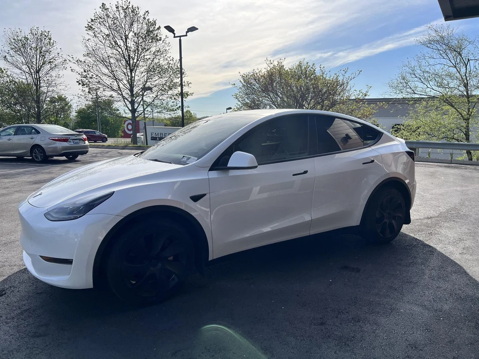 2023 Tesla Model Y - Image 3 of 16