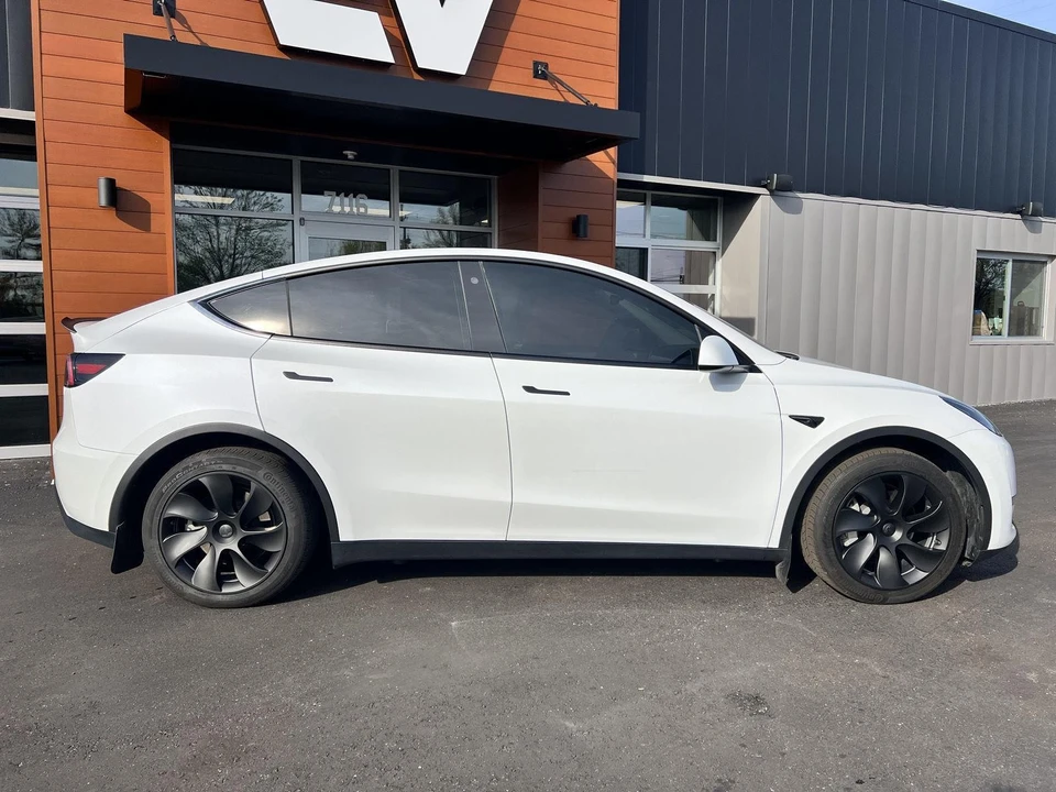 2023 Tesla Model Y - Image 4 of 16