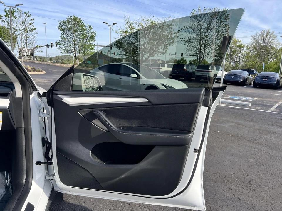 2023 Tesla Model Y - Image 11 of 16