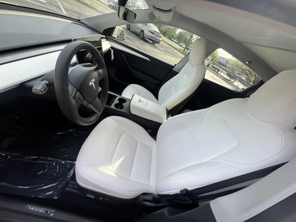 2023 Tesla Model Y - Image 10 of 16