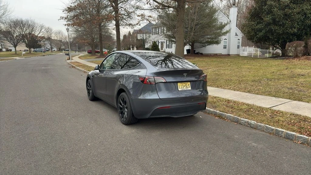 2023 Tesla Model Y - Image 4 of 6