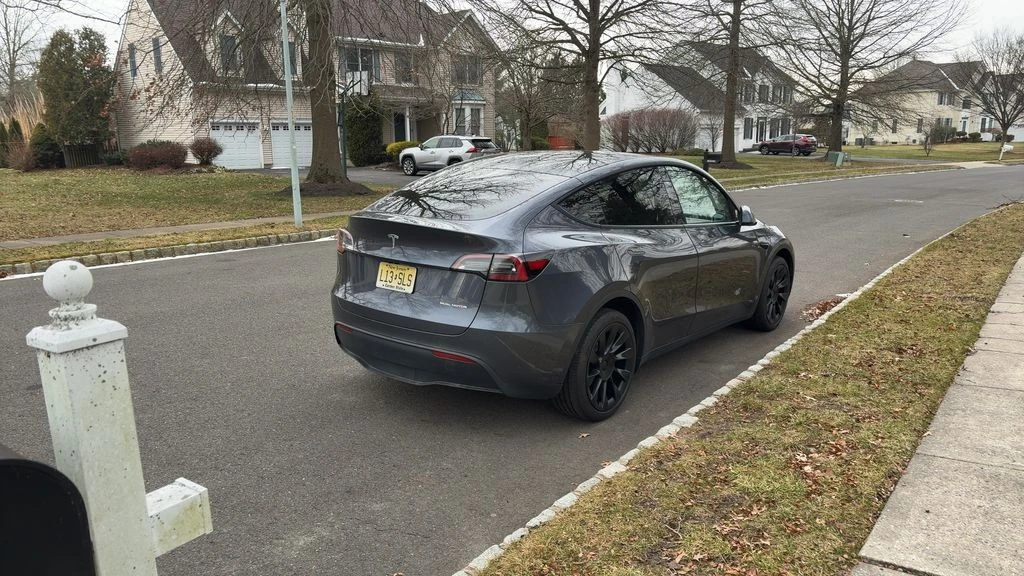 2023 Tesla Model Y - Image 2 of 6