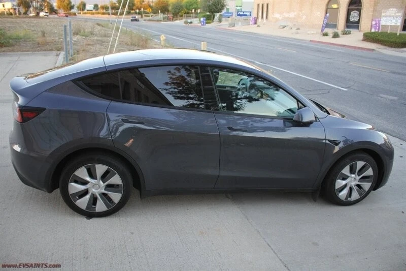 2023 Tesla Model Y - Image 9 of 21