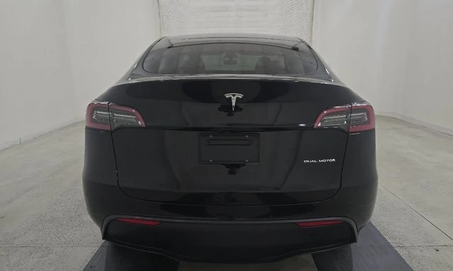 2023 Tesla Model Y - Image 8 of 9
