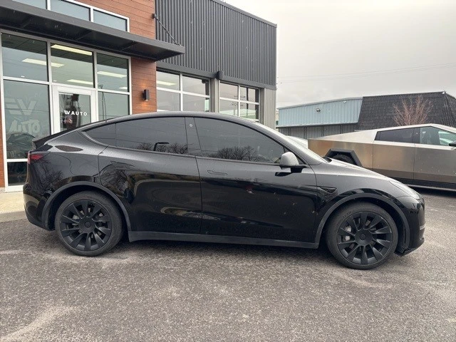 2023 Tesla Model Y - Image 9 of 21