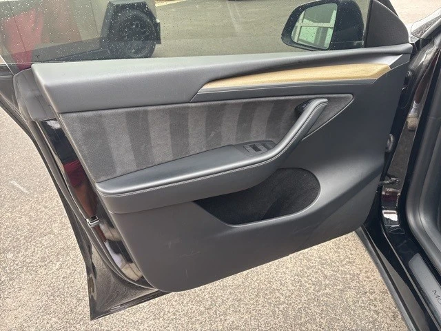 2023 Tesla Model Y - Image 11 of 21
