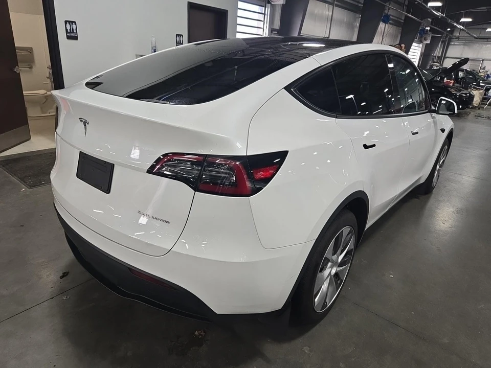 2023 Tesla Model Y - Image 4 of 7