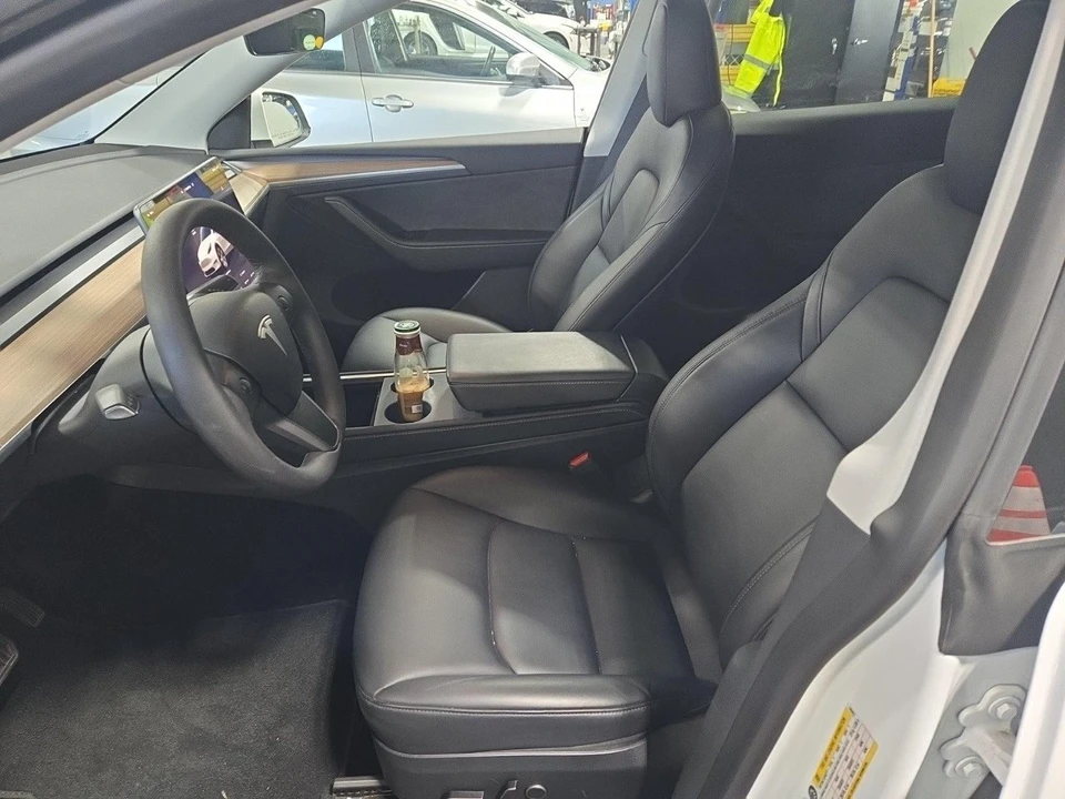 2023 Tesla Model Y - Image 5 of 7