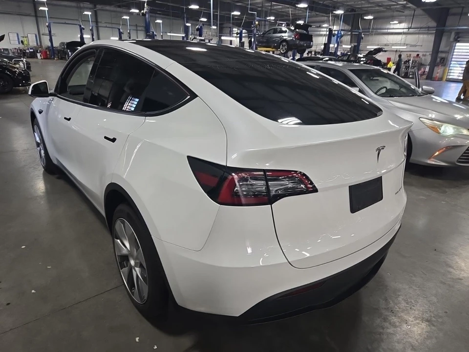 2023 Tesla Model Y - Image 3 of 7