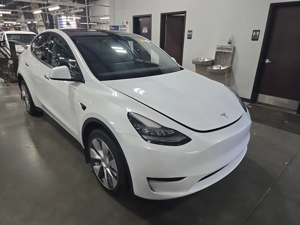 2023 Tesla Model Y - Image 2 of 7