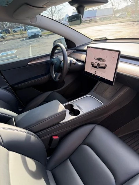 2023 Tesla Model Y - Image 17 of 18
