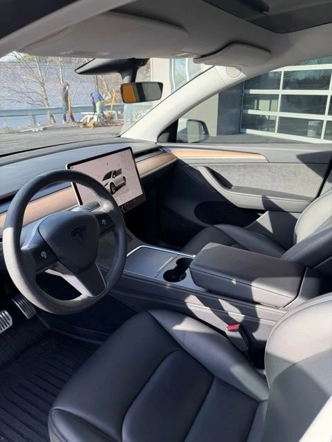 2023 Tesla Model Y - Image 9 of 18