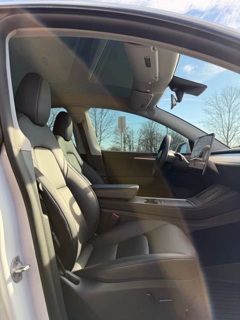 2023 Tesla Model Y - Image 16 of 18
