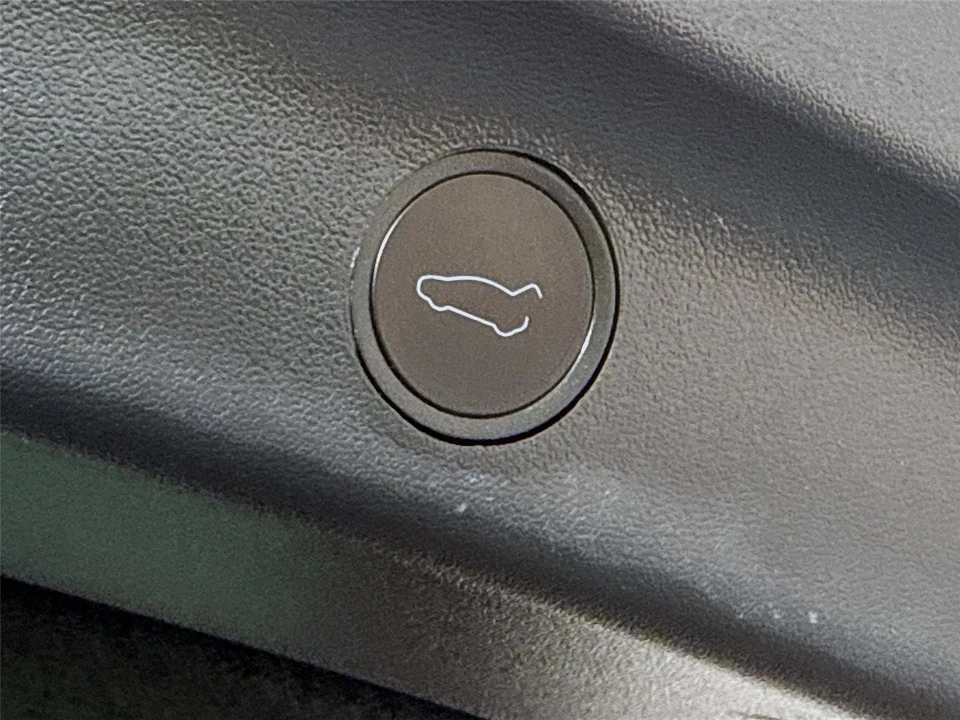 2023 Tesla Model Y - Image 17 of 21
