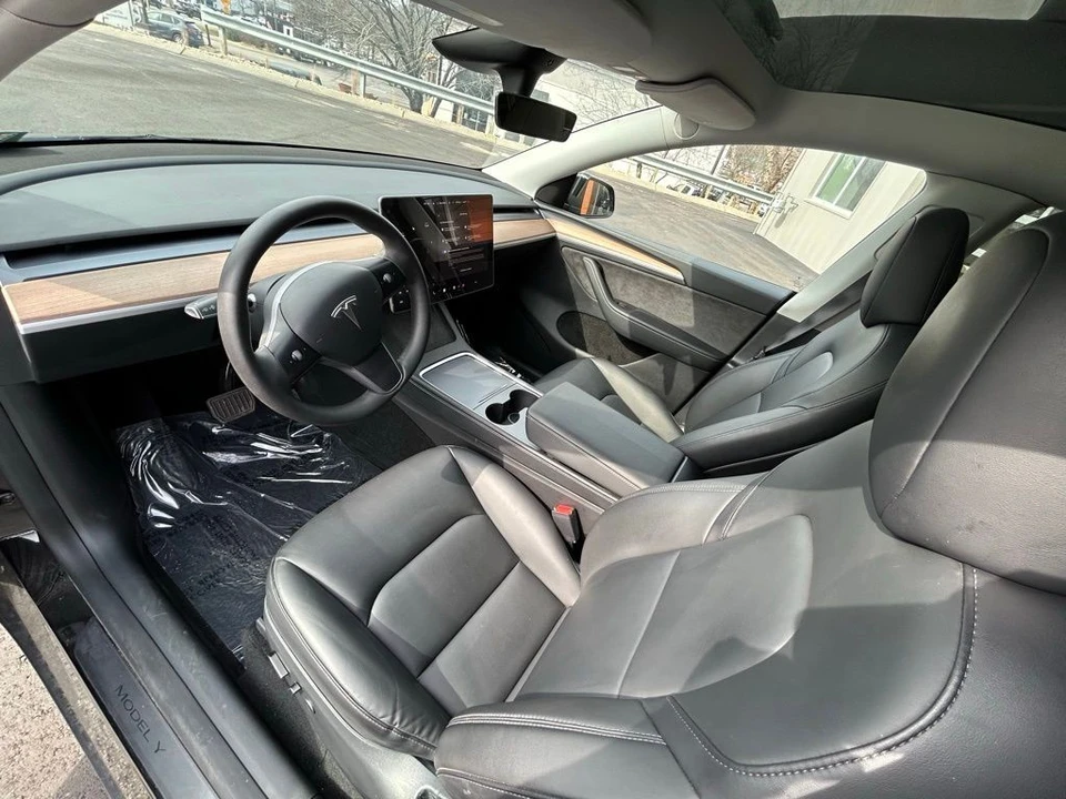 2023 Tesla Model Y - Image 15 of 17