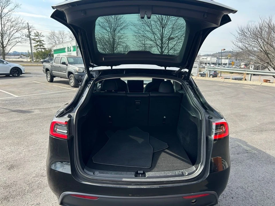 2023 Tesla Model Y - Image 7 of 17