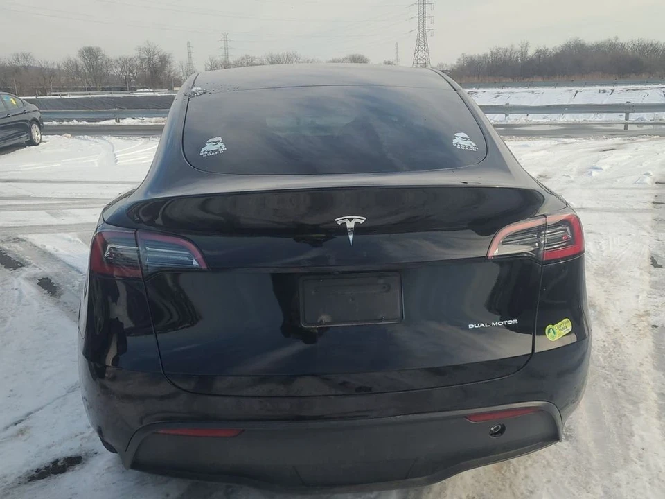 2023 Tesla Model Y - Image 6 of 8