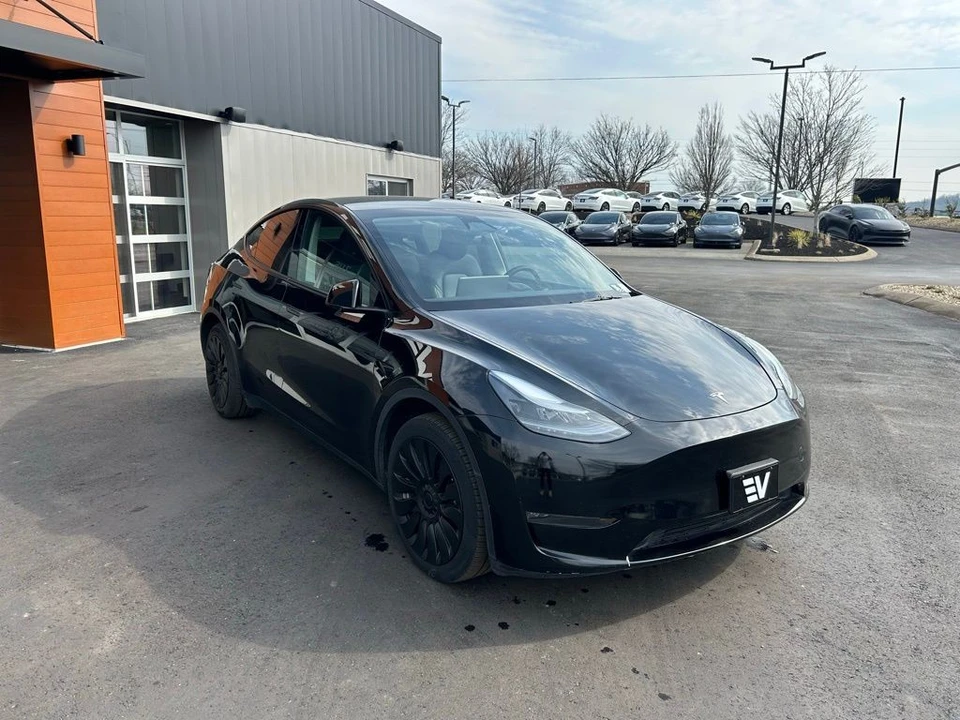 2023 Tesla Model Y - Image 3 of 17