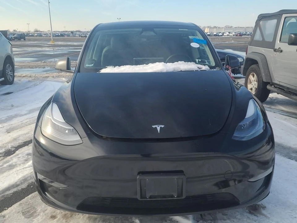 2023 Tesla Model Y - Image 5 of 8