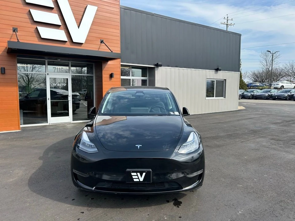 2023 Tesla Model Y - Image 2 of 17