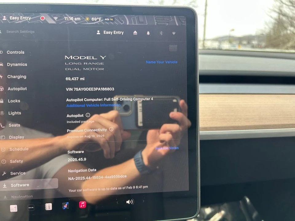 2023 Tesla Model Y - Image 16 of 17