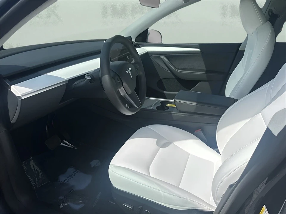 2023 Tesla Model Y - Image 9 of 12