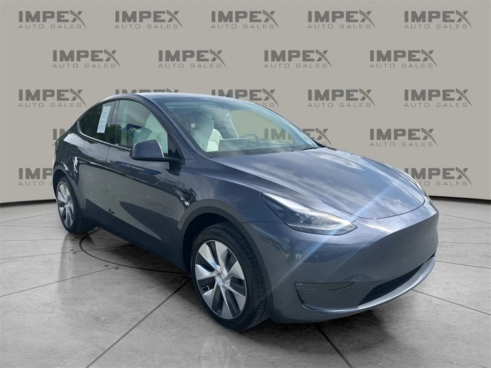 2023 Tesla Model Y - Image 7 of 12