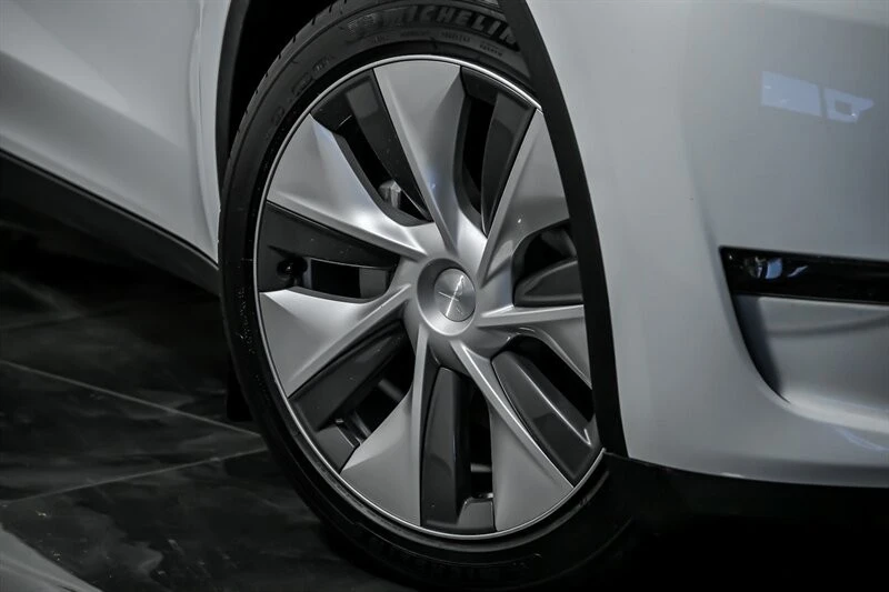 2023 Tesla Model Y - Image 3 of 21