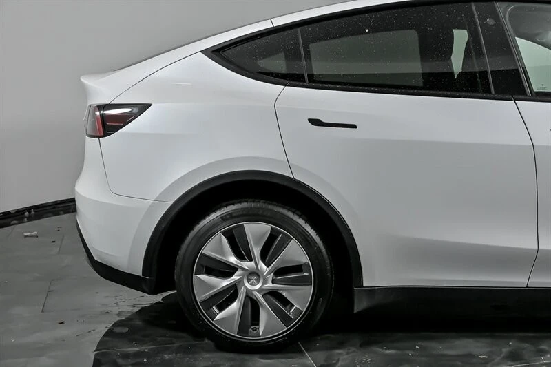 2023 Tesla Model Y - Image 11 of 21