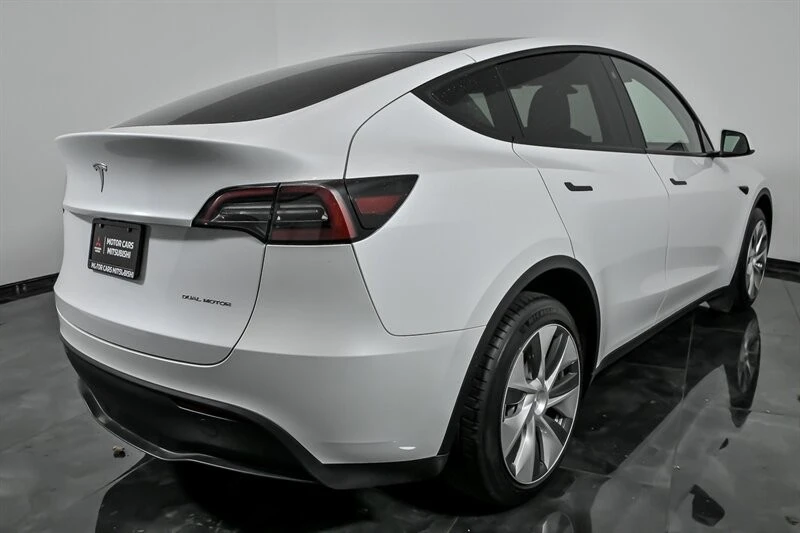 2023 Tesla Model Y - Image 10 of 21