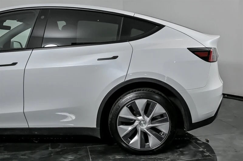 2023 Tesla Model Y - Image 7 of 21