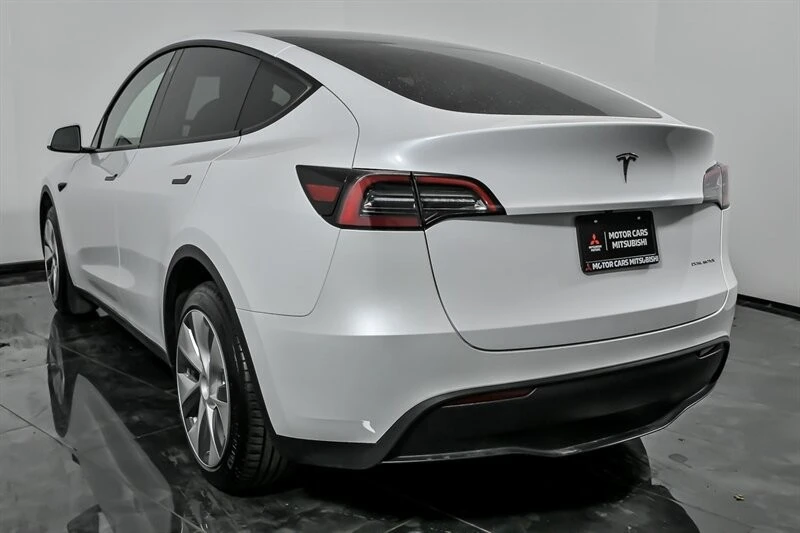 2023 Tesla Model Y - Image 8 of 21