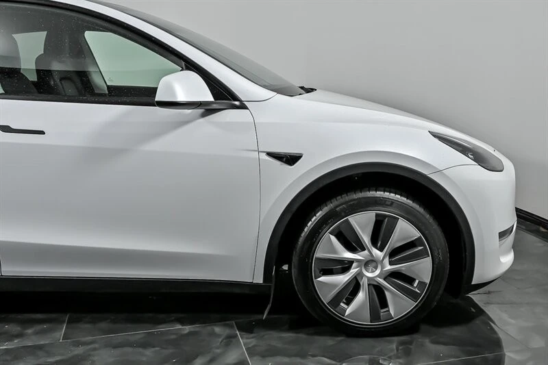 2023 Tesla Model Y - Image 12 of 21