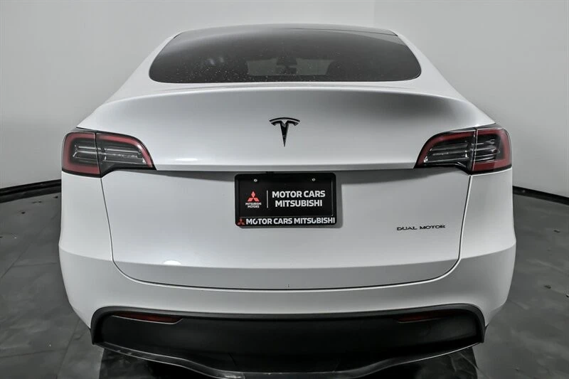 2023 Tesla Model Y - Image 9 of 21