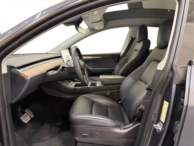 2023 Tesla Model Y - Image 9 of 12