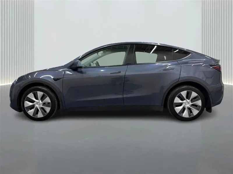 2023 Tesla Model Y - Image 2 of 12