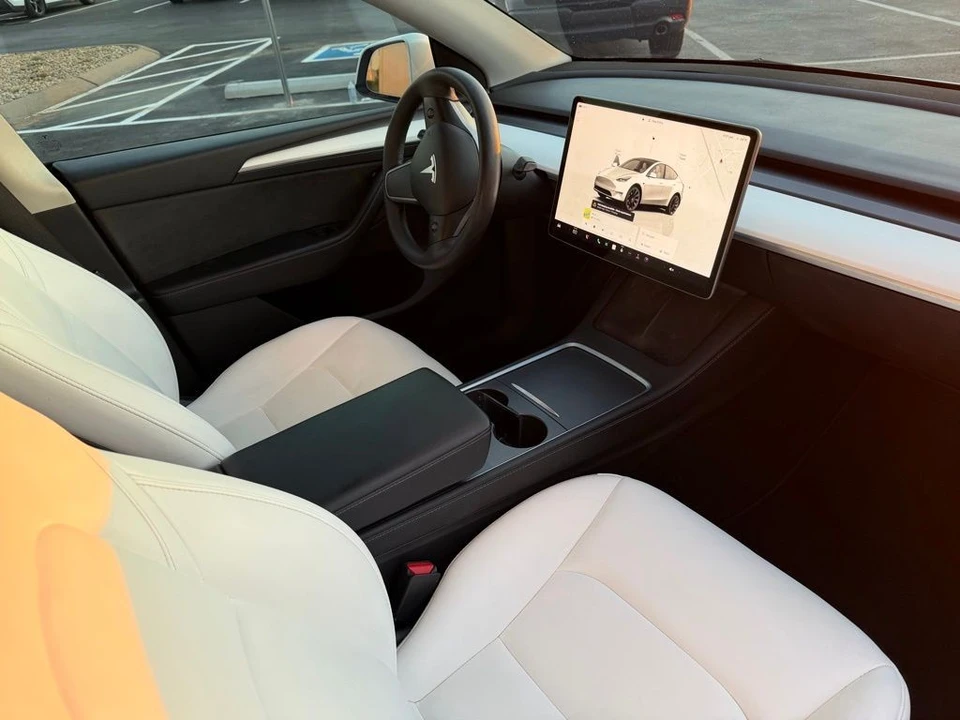 2023 Tesla Model Y - Image 15 of 19