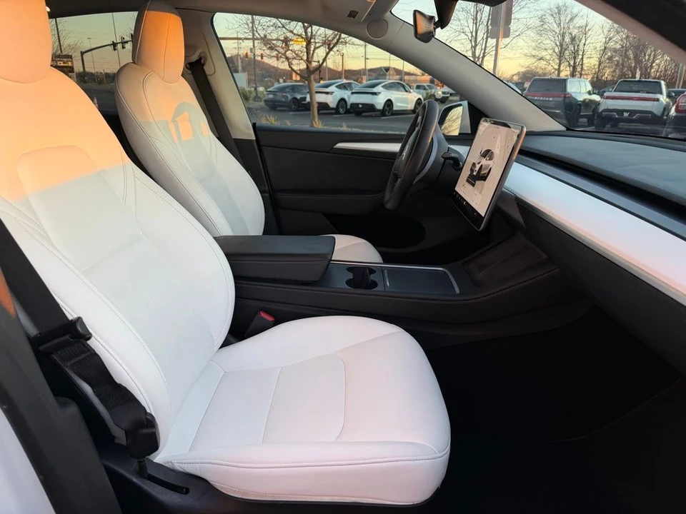 2023 Tesla Model Y - Image 14 of 19