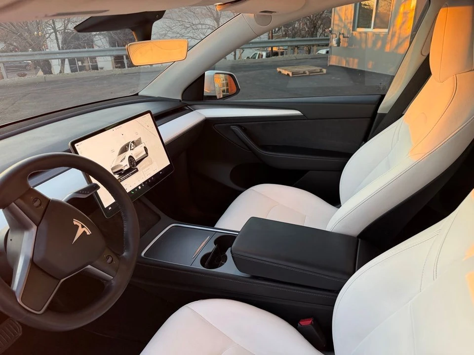 2023 Tesla Model Y - Image 9 of 19