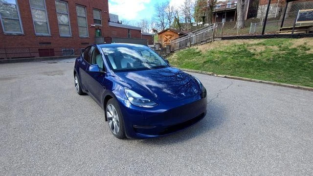 2023 Tesla Model Y - Image 2 of 5