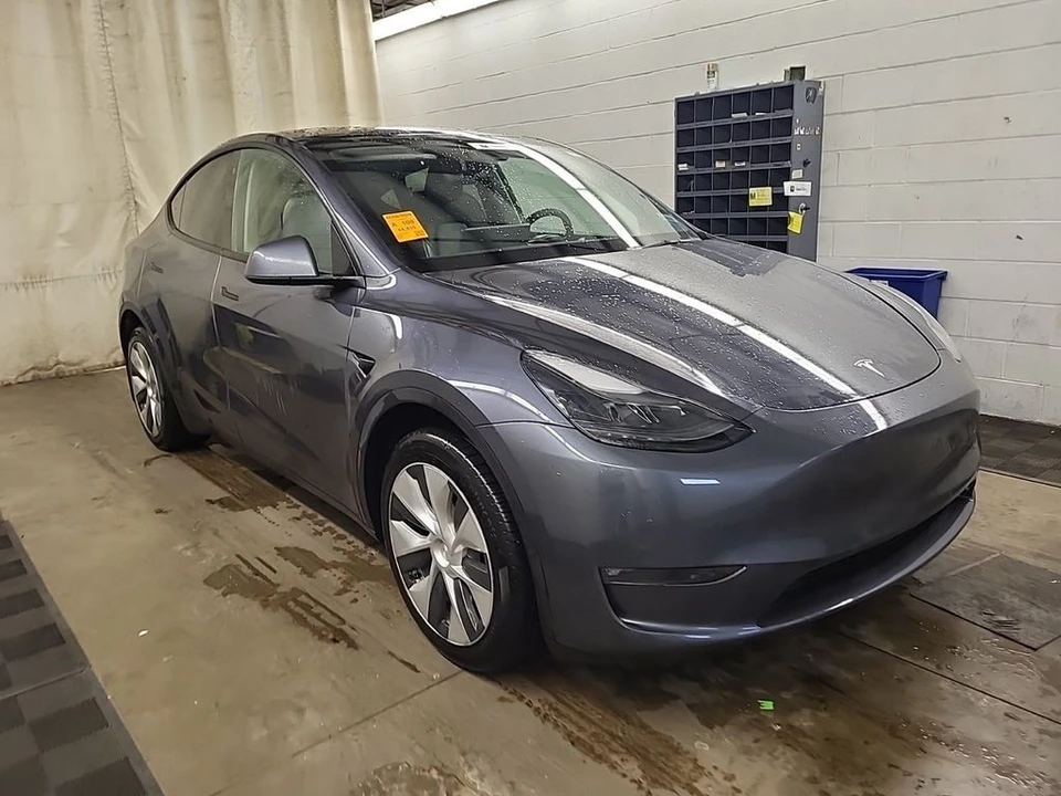 2023 Tesla Model Y - Image 2 of 6