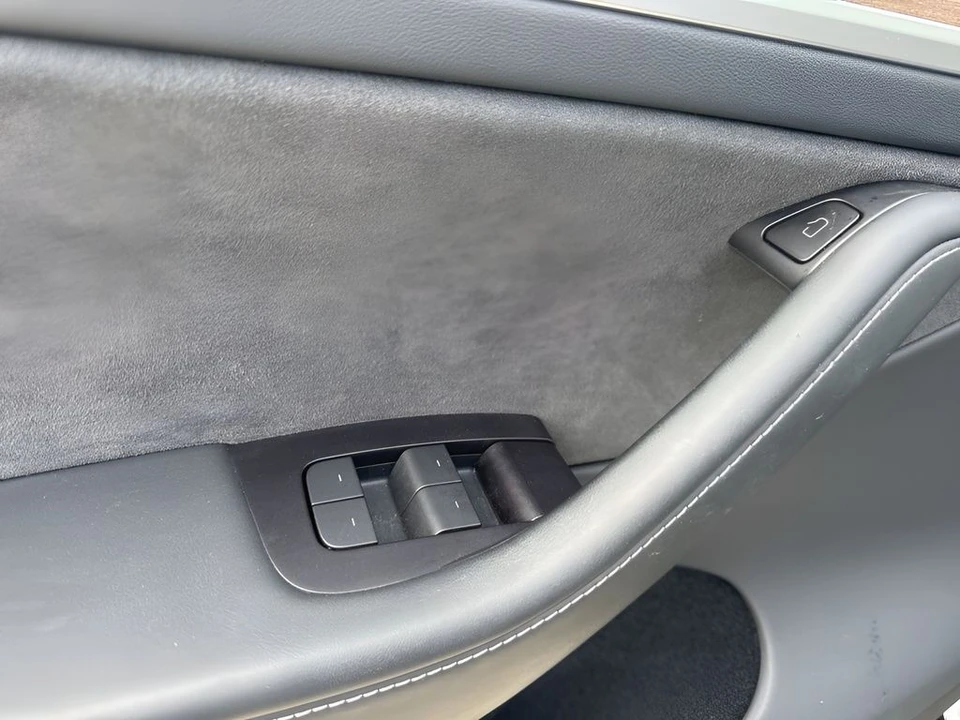 2023 Tesla Model Y - Image 28 of 31