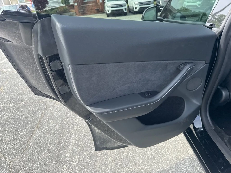 2023 Tesla Model Y - Image 29 of 31